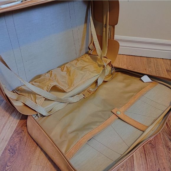 Vintage Leather Suitcase - Picture 7 of 8